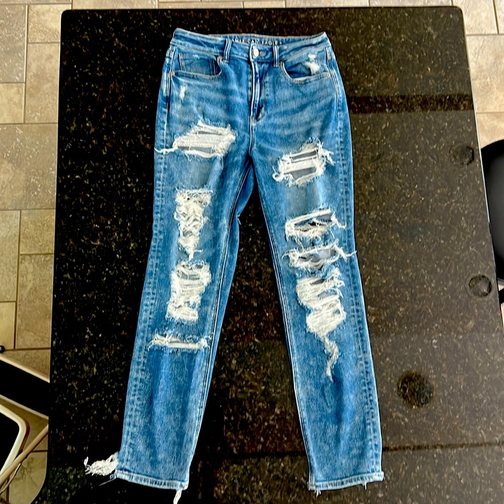 American Eagle Mom Jean size 6 long- perfect condition-